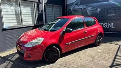 Rood Gebruikt 2009 Renault Clio II Hatchback | € 1.695 (Goede deal)