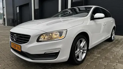 Occasion 2014 Volvo V60 Momentum Stationwagen | € 5.450 (Eerlijke prijs)