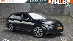 Zwart Gebruikt 2021 VW Golf VIII Style Hatchback | € 21.645 (Eerlijke prijs)