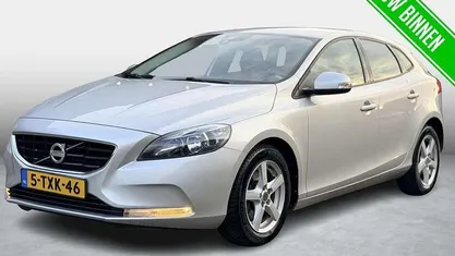 Grijs Gebruikt 2013 Volvo V40 Momentum Hatchback | € 11.750 (Eerlijke prijs)