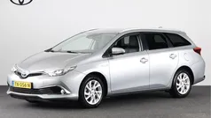 Grijs, metallic lak Gebruikt 2018 Toyota Auris Touring Sports Executive Stationwagen | € 17.945 (Eerlijke prijs)