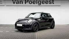 Midnight black (donker zwart) Gebruikt 2022 Mini Cooper Hatchback | € 22.850 (Eerlijke prijs)