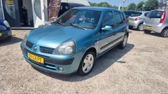 Blauw Gebruikt 2003 Renault Clio II Hatchback | € 1.499 (Eerlijke prijs)