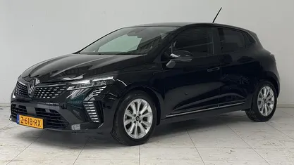 Zwart Occasion 2024 Renault Clio V Evolution Hatchback | € 18.195 (Eerlijke prijs)