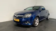 Blauw Gebruikt 2005 Opel Tigra Enjoy Cabriolet | € 1.449 (Eerlijke prijs)