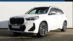 Wit, metallic lak Gebruikt 2023 BMW iX1 M Sport SUV | € 45.850 (Eerlijke prijs)