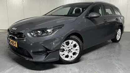 Grijs Gebruikt 2025 Kia Ceed Hatchback | € 25.950 (Eerlijke prijs)