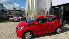 Gebruikt 2014 Toyota Aygo X-play Hatchback | € 5.950 (Eerlijke prijs)