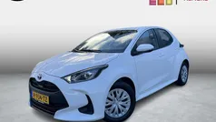 Wit Gebruikt 2022 Toyota Yaris Hybrid Active Hatchback | € 20.499 (Eerlijke prijs)