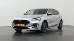 Grijs Gebruikt 2022 Ford Focus ST-Line X Hatchback | € 19.435 (Eerlijke prijs)
