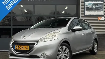Grijs Gebruikt 2012 Peugeot 208 Envy Hatchback | € 4.490 (Eerlijke prijs)