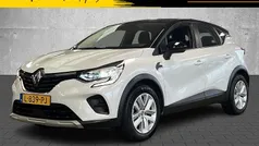 Twotone blanc nacré / noir et Gebruikt 2021 Renault Captur Zen SUV | € 15.495 (Eerlijke prijs)