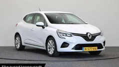 Ijswit 369 Gebruikt 2021 Renault Clio V Intens Hatchback | € 14.745 (Eerlijke prijs)