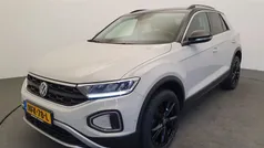 Grijs, metallic lak Gebruikt 2024 VW T-Roc Life SUV | € 34.450 (Eerlijke prijs)
