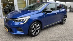 Ironblauw rqh Gebruikt 2023 Renault Clio V Evolution Hatchback | € 14.895 (Eerlijke prijs)