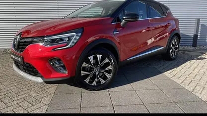 Vlamrood met dak in sterzwart Occasion 2023 Renault Captur Techno SUV | € 24.440 (Eerlijke prijs)