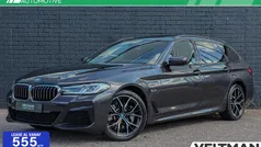 Grijs Gebruikt 2022 BMW 530e M Sport Stationwagen | € 41.945 (Eerlijke prijs)
