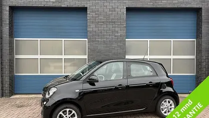 Zwart Occasion 2015 Smart ForFour Passion Hatchback | € 9.895 (Eerlijke prijs)
