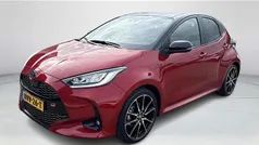 Rood Gebruikt 2023 Toyota Yaris Hybrid Sport Hatchback | € 26.450 (Eerlijke prijs)