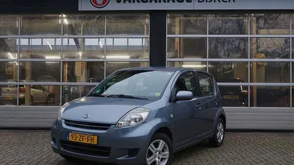 Grijs (metallic) Gebruikt 2008 Daihatsu Sirion Hatchback | € 2.295 (Super prijs)