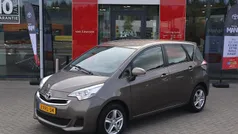 Bruin Gebruikt 2014 Toyota Verso-S MPV | € 11.890 (Eerlijke prijs)