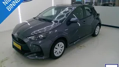 Grijs Gebruikt 2021 Toyota Yaris Hybrid Active Hatchback | € 19.400 (Eerlijke prijs)