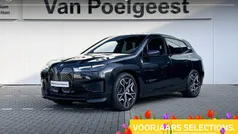 Grijs, metallic lak Gebruikt 2023 BMW iX Executive SUV | € 69.899 (Super prijs)