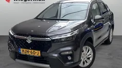Grijs, metallic lak Gebruikt 2024 Suzuki SX4 S-Cross SUV | € 28.944 (Eerlijke prijs)