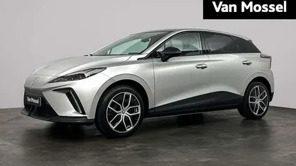 Occasion MG MG4 EV Luxury 150 kW (204 PK) 2023 Zilver Hatchback