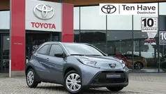 Grijs Gebruikt 2024 Toyota Aygo Play Hatchback | € 18.400 (Eerlijke prijs)