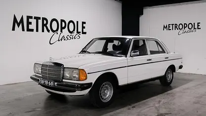 Occasion 1977 Mercedes 230 Sedan | € 13.500