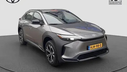 Grijs metallic Occasion 2025 Toyota bZ4X Business Edition SUV | € 38.900 (Super prijs)