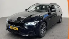 Zwart Gebruikt 2022 BMW 330e Sport Line Stationwagen | € 26.890 (Goede deal)