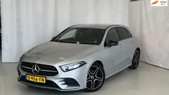 Grijs Gebruikt 2023 Mercedes A180 AMG line Hatchback | € 34.499 (Eerlijke prijs)