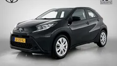 Zwart Gebruikt 2024 Toyota Aygo Play Hatchback | € 18.895 (Super prijs)