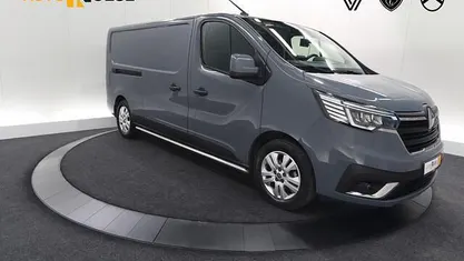 Bestelauto Gebruikt 2023 Renault Trafic MPV | € 21.900 (Goede deal)