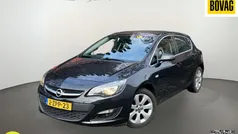 Zwart Gebruikt 2015 Opel Astra Hatchback | € 7.445 (Eerlijke prijs)