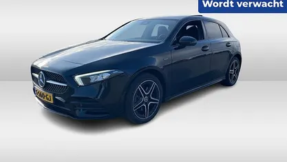 Zwart Gebruikt 2022 Mercedes A250 AMG line Hatchback | € 30.950 (Eerlijke prijs)