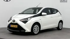 Wit Gebruikt 2022 Toyota Aygo X-play Hatchback | € 13.450 (Super prijs)