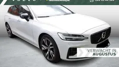 Wit Gebruikt 2021 Volvo V60 R-Design Stationwagen | € 34.894 (Eerlijke prijs)