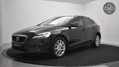 Zwart (metallic) Gebruikt 2019 Volvo V40 CC Stationwagen | € 20.495 (Eerlijke prijs)
