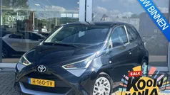 Zwart Gebruikt 2020 Toyota Aygo X-play Hatchback | € 11.450 (Eerlijke prijs)