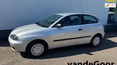 Grijs, metallic lak Gebruikt 2002 Seat Ibiza Stella Hatchback | € 1.750 (Eerlijke prijs)