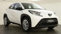 Wit Gebruikt 2024 Toyota Aygo Play Hatchback | € 17.299 (Eerlijke prijs)