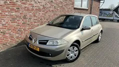 Beige Gebruikt 2006 Renault Mégane II Expression Hatchback | € 1.950 (Eerlijke prijs)