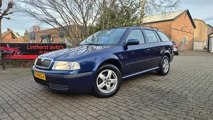 Blauw (metallic) Gebruikt 2008 Skoda Octavia Stationwagen | € 2.249 (Goede deal)