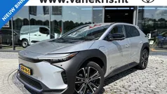 Grijs, metallic lak Gebruikt 2024 Toyota bZ4X Premium SUV | € 44.940 (Eerlijke prijs)