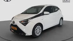 Wit Gebruikt 2019 Toyota Aygo X-play Hatchback | € 14.240 (Eerlijke prijs)