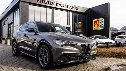 Grijs Occasion 2023 Alfa Romeo Stelvio Veloce SUV | € 52.450 (Eerlijke prijs)