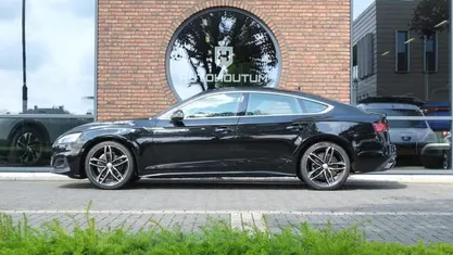 Zwart Gebruikt 2022 Audi A5 Sportback Hatchback | € 39.995 (Eerlijke prijs)